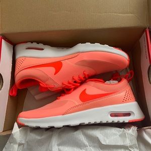 NEW nike running shoes